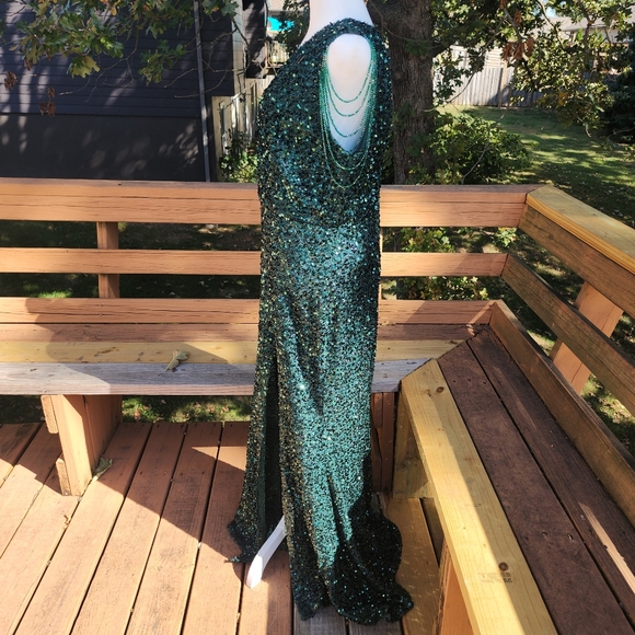 ‼️SOLD‼️Green Sequin Gown by FASHION NOVA - GORGEOUS!! - Picture 7 of 12